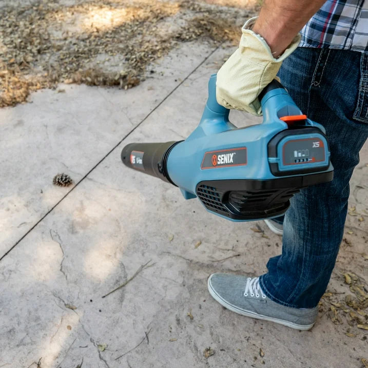 SENIX 58 Volt Max  Cordless Brushless Battery Leaf Blower, Variable Speed, Lightweight, Up to 520 and 149 MPH, (Battery and Charger Included) BLAX5 M