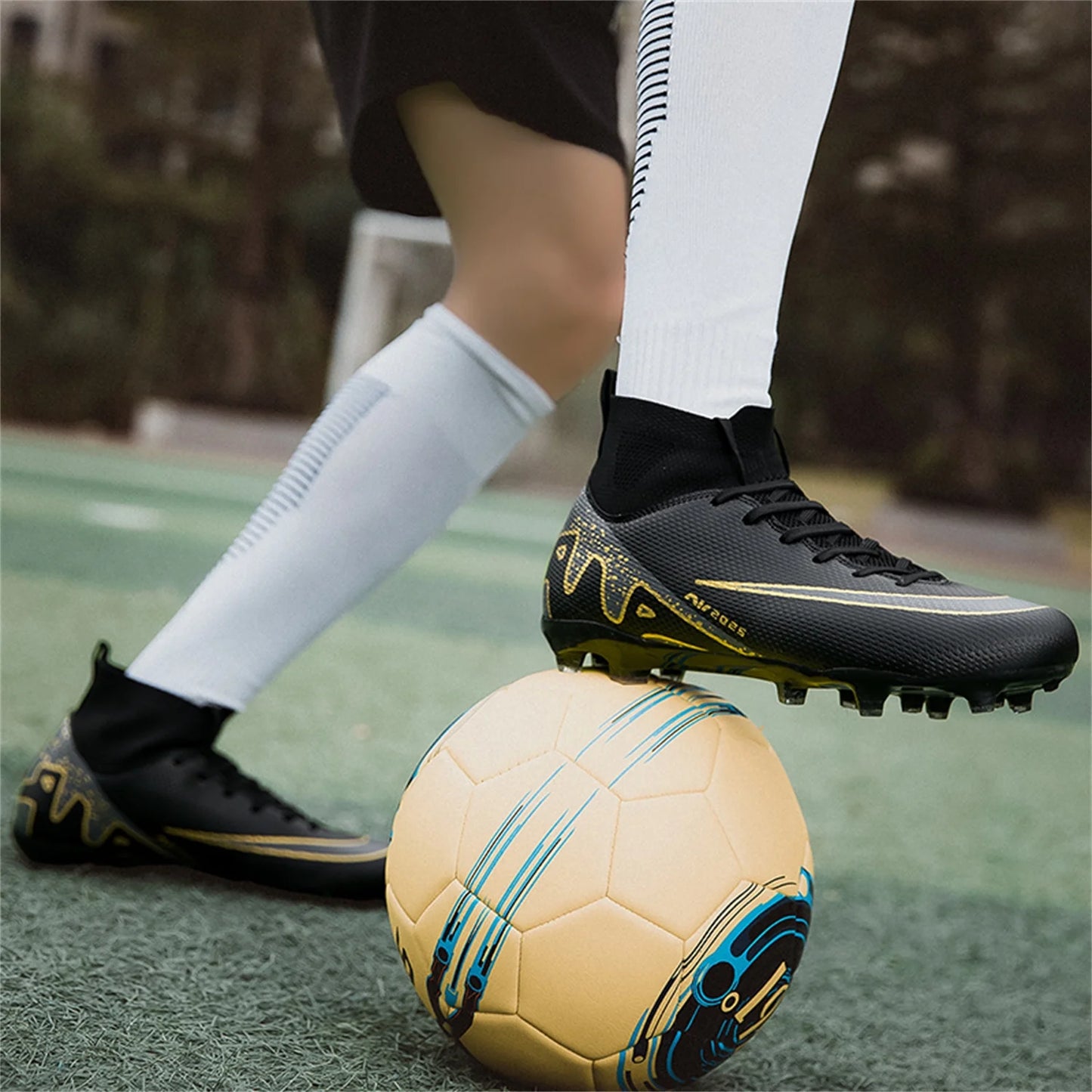 HAOSHIDUO Mens Soccer Cleats Youth Athletic High Top Lace-Up Football Shoes Outdoor Sports Shoes