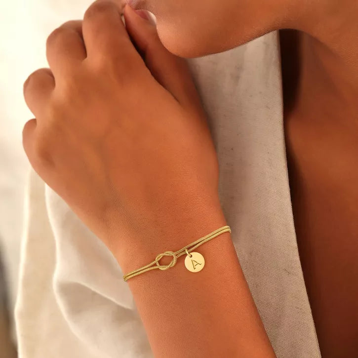 Turandoss Dainty Gold Initial Charm Bracelets for Women Girls - Gold Jewelry for women, Birthday Gifts for Teen Girls, Trendy Stuff