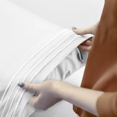 Hoey Full Size 4-Piece Microfiber Sheet Set ¨C Deep Pocket Bed Sheets with Embroidered Pillowcase and Storage Pocket (White)