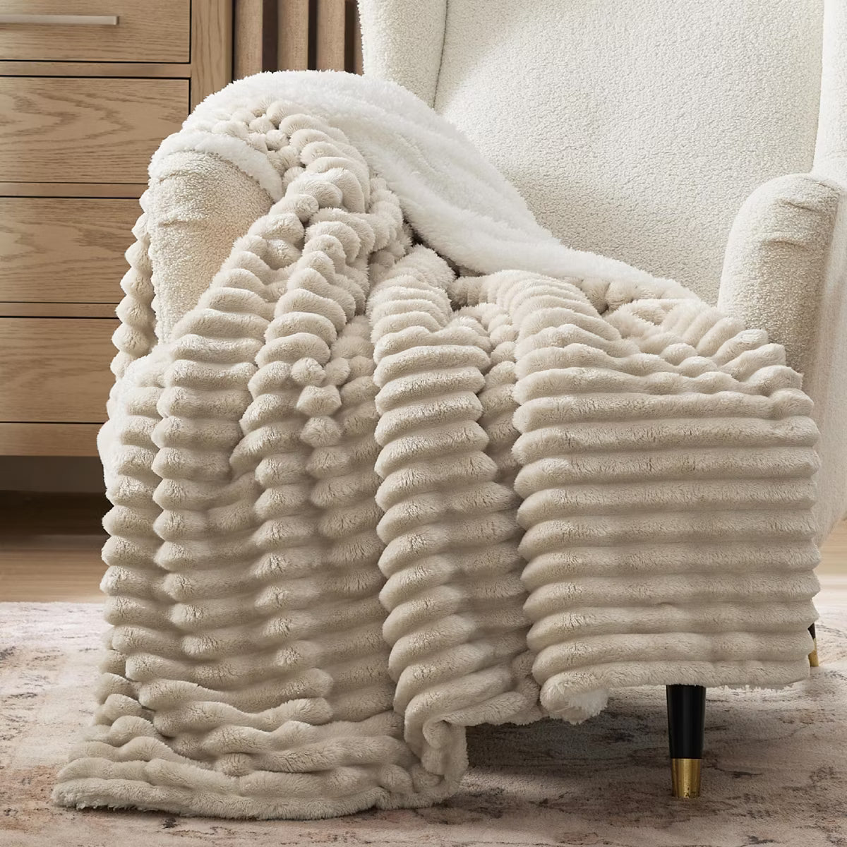 Bedsure Ultra-Plush Fleece Blanket - Warm Winter Blanket for Bed, Soft Home Decor Throw for Couch, All-Season Coziness