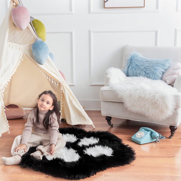 Soft Fluffy Kids Cat Paw Faux Fur Sheepskin Indoor Decorative Fuzzy Rugs 2.8 X 3.2 Feet, Black White,1 Pack