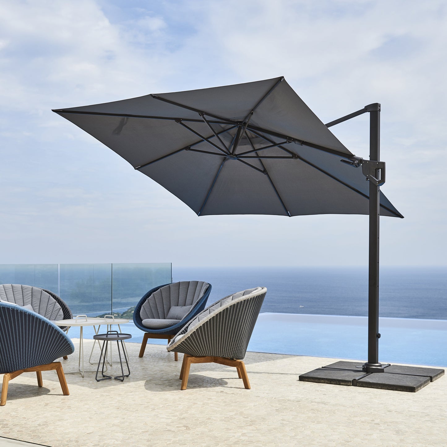 Hyde Lux Tilt Parasol with Base