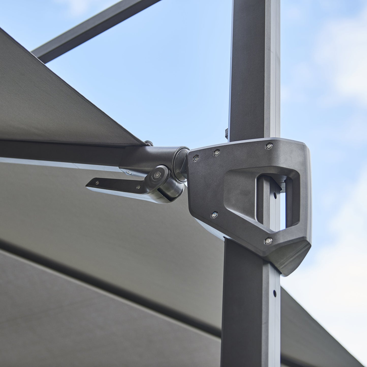 Hyde Lux Tilt Parasol with Base